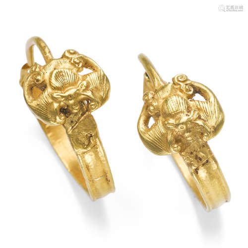 A pair of gold 'bat' earrings, erqian Qing dynasty