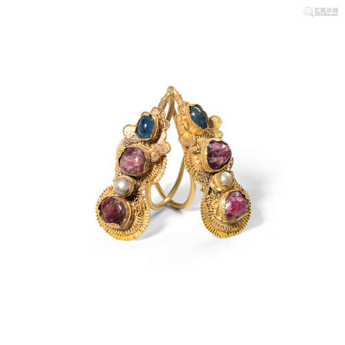 A pair of gemstone-inlaid gold earrings, erhuan Late Ming/early Qing dynasty