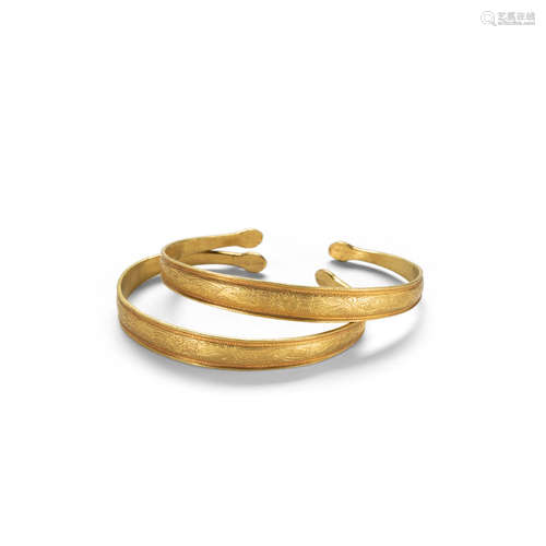 A pair of gold bracelets, qianzhuo Liao dynasty style