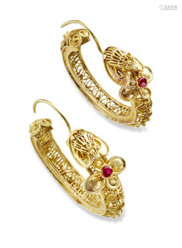 A pair of filigree earrings, erqian Qing dynasty, 18th century