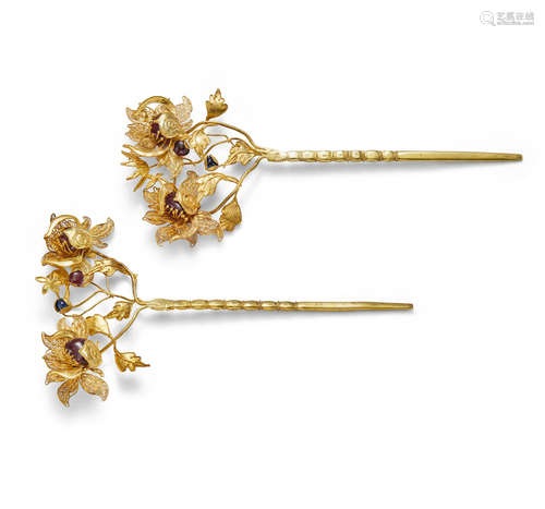 A pair of gemstone-inlaid gold hairpins, zan Late Ming/early Qing dynasty