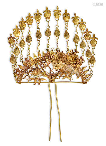 An elaborate gold hairpiece Qing dynasty, 18th century