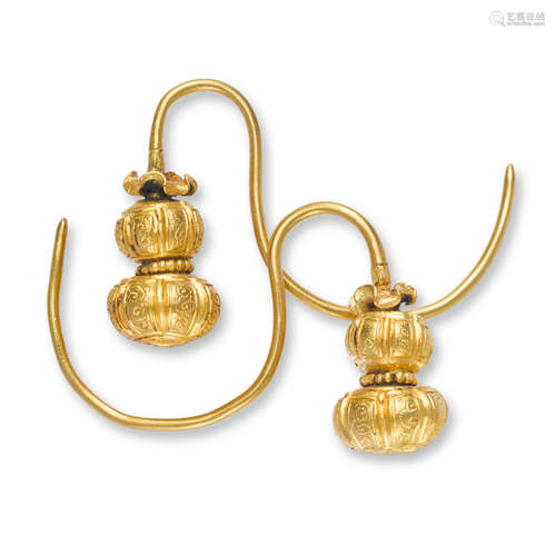 A pair of gold 'double-gourd' earrings, erhuan Ming dynasty style