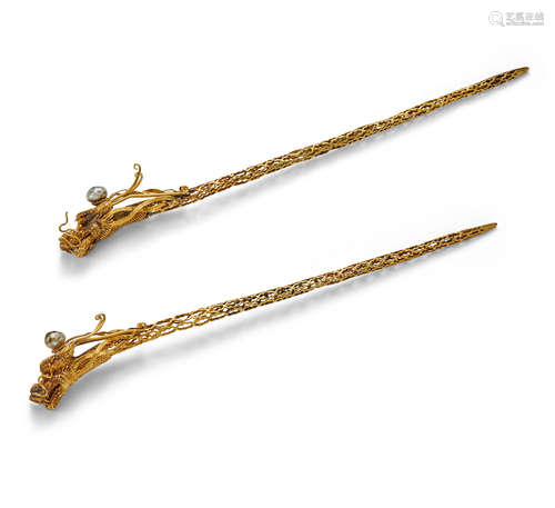 A pair of gold 'dragon' hairpins, tongzan Qing dynasty