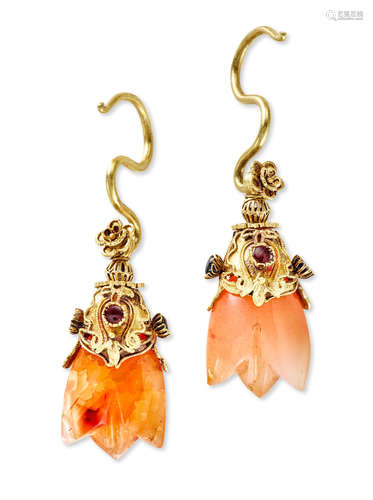 A pair of gold and carnelian earrings, erzhui Ming dynasty, 16th/17th century