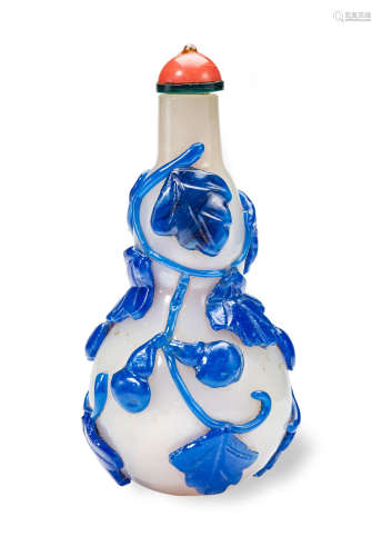 A BLUE OVERLAY GLASS SNUFF BOTTLE 1850-1910