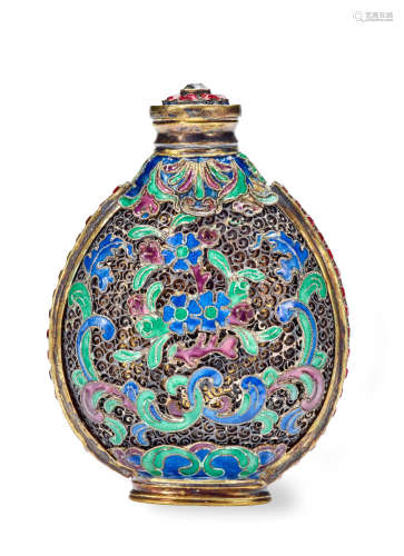 A SILVER FILIGREE AND INSET GLASS SNUFF BOTTLE Imperial palace workshops, 1750-1820