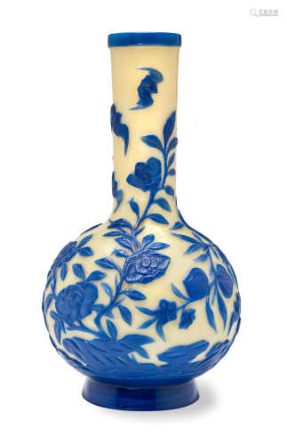 A blue overlay Peking Glass Vase Qianlong mark, 18th/19th century