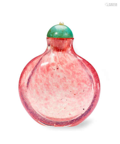 A PINK SANDWICHED GLASS SNUFF BOTTLE WITH A YELLOW GLASS SNUFF BOTTLE 1750-1850/1830-1900