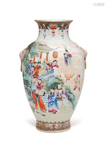 AN ENAMELLED PORCELAIN VASE Republic period