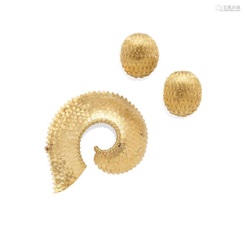 Gold Brooch and Ear Clip Set, Italy