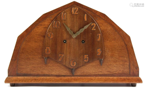 Art Deco table clock in oak case, 26.5 cm high