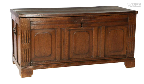 Oak-covered blanket chest