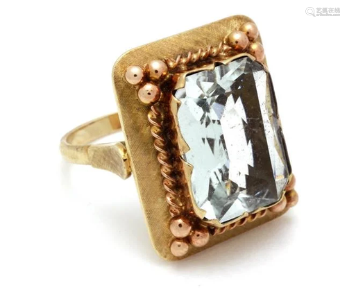 Gold solitaire ring