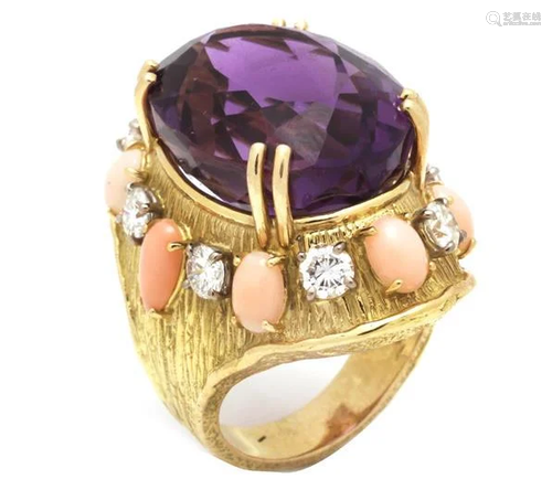 Impressive gold fantasy ring