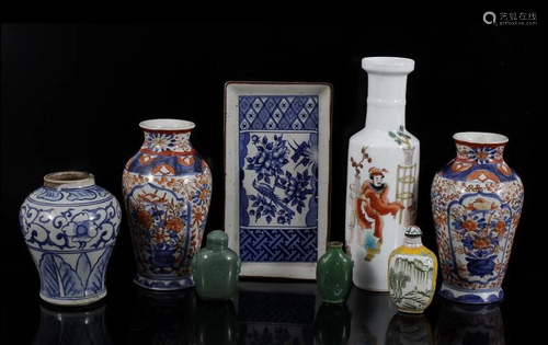 2 Imari vases