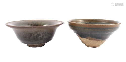 2 earthenware bowls