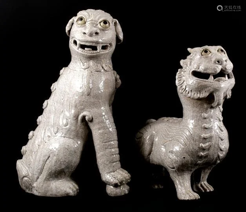 2 Asian foo dogs