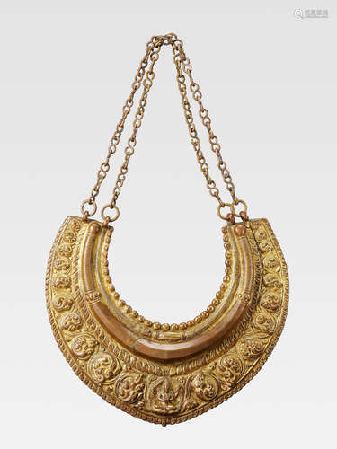 A GILT COPPER REPOUSSÉ CEREMONIAL NECKLACE NEPAL, CIRCA 17TH CENTURY