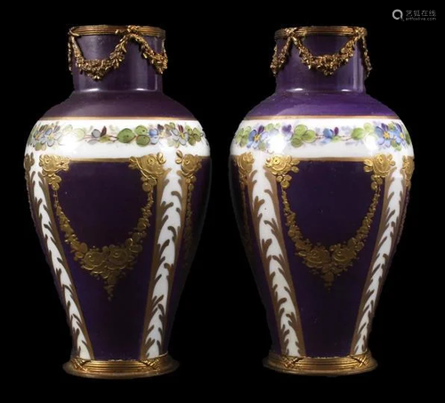 2 porcelain vases