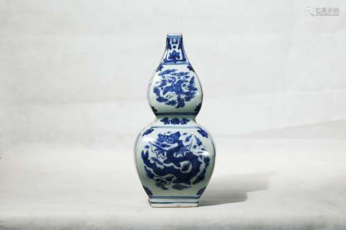 A Blue And White Porcelain Vase,Ming Wangli Period