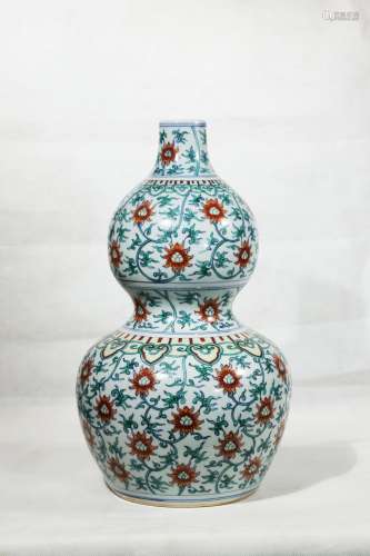 A Doucai Porcelain Vase,Ming Wanli Period