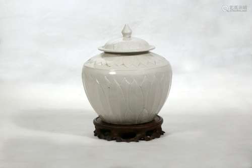 A Ding Kiln Porcelain Covered Box