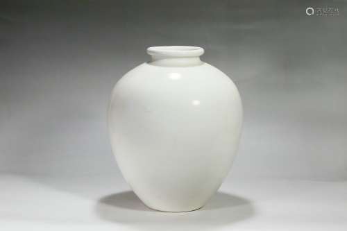 A Xingyao Porcelain Pot