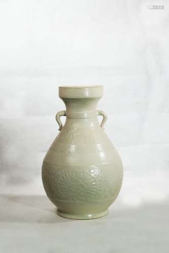A Dingyao Porcelain Handled Vase