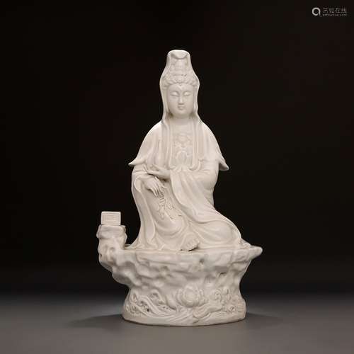 A Chinese White Porcelain Seated Guanyin Statue