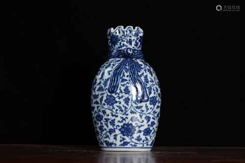 A Chinese Blue and White Twine Pattern Porcelain Vase