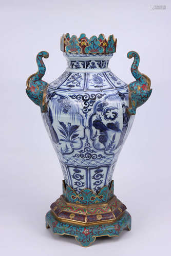 A Chinese copper ware Inlaid Blue and White Floral Porcelain Double Ears Vase