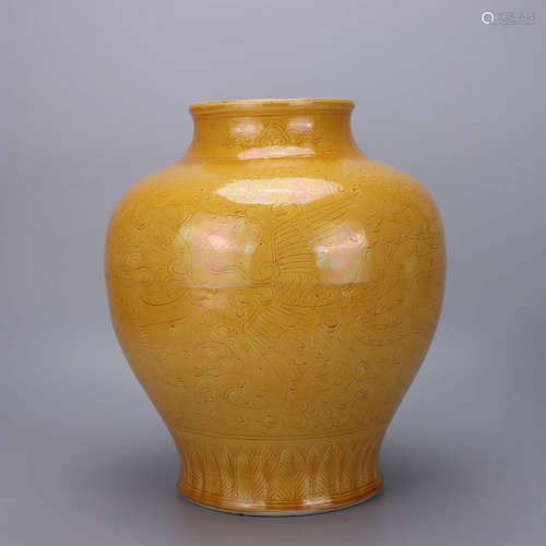 A Chinese Yellow phoenix Pattern Carved Porcelain Jar