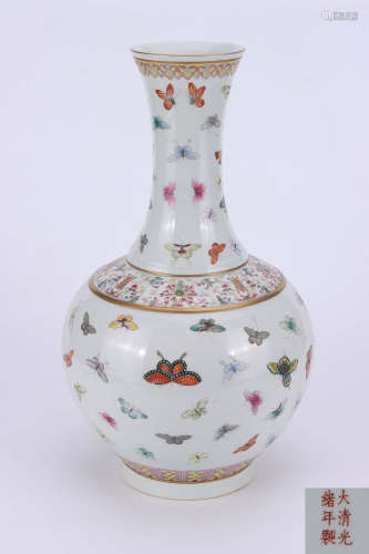 A Chinese Famille Rose Gild Butterfly Painted Porcelain Vase