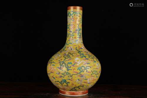 A Chinese Yellow Dragon Pattern Porcelain Vase