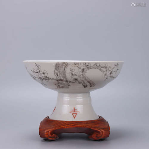 A Chinese Ink Colored Floral Porcelain Standing Fruits Plate