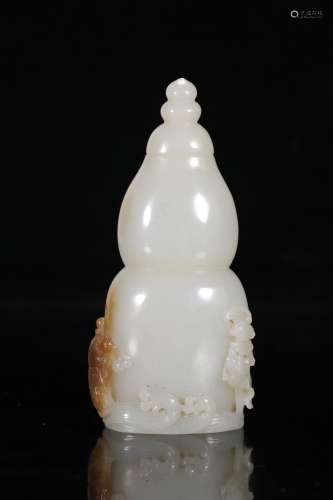 A Chinese Hetian Jade Carved Gourd-shaped Vase  Ornament