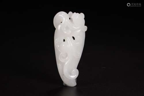 A Chinese Hetian Jade Dragon Carved Pendant