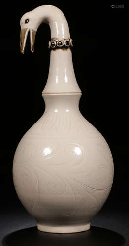 A DING YAO GLAZE FLORAL PATTERN VASE