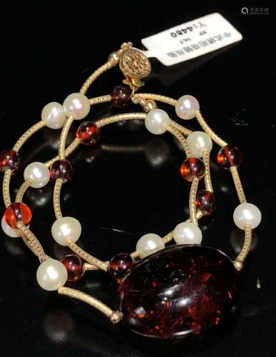 AN AMBER WITH PEARL NECKLACE