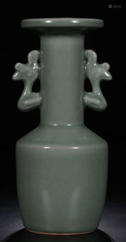 A LONGQUAN YAO GLAZE VASE