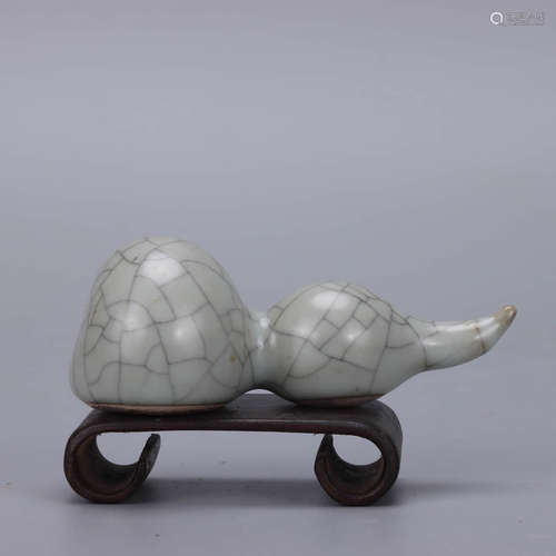 A Chinese Ge Kiln Porcelain Gourd-shaped Vase