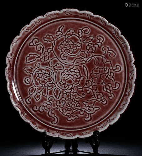 A RED GLAZE FLOWER PATTERN PLATE