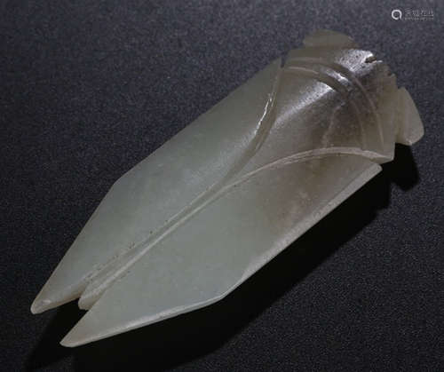 A HETIAN JADE CARVED INSECT SHAPE PENDANT