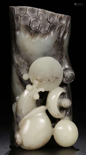 A HETIAN JADE CARVED PENDANT