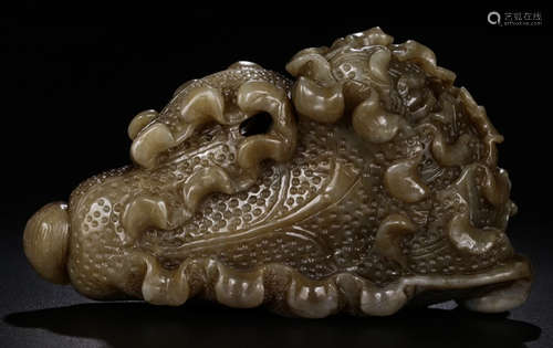 A HETIAN JADE CARVED BAICAI SHAPE PENDANT