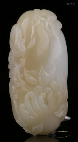 A HETIAN JADE CARVED RAT PATTERN PENDANT