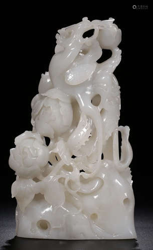 A XINJIANG HETIAN JADE CARVED PHOENIX PATTERN PENDANT