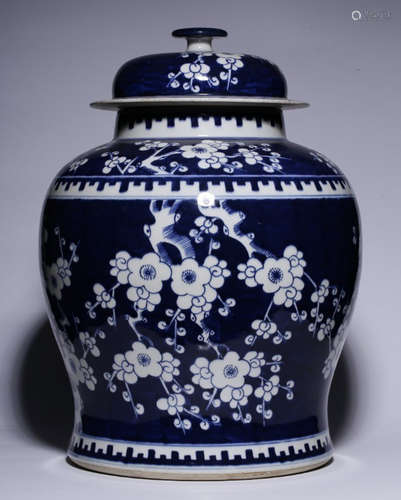 A BLUE&WHITE GLAZE FLOWER PATTERN JAR