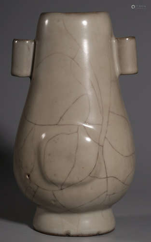 A GUAN YAO GLAE DOUBLE EAR VASE